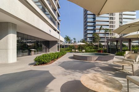 Apartamento à venda com 330m², 4 quartos e 4 vagas Apartamento à venda com 330m², 4 quartos e 4 vagasÁrea comum