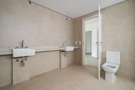 Apartamento à venda com 330m², 4 quartos e 4 vagas Apartamento à venda com 330m², 4 quartos e 4 vagasBanheiro da Suíte 1