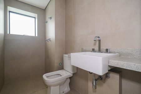Apartamento à venda com 330m², 4 quartos e 4 vagas Apartamento à venda com 330m², 4 quartos e 4 vagasBanheiro da Suíte 2