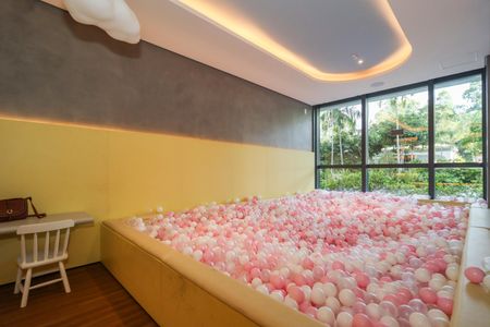 Apartamento à venda com 330m², 4 quartos e 4 vagas Apartamento à venda com 330m², 4 quartos e 4 vagasBrinquedoteca