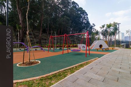 Apartamento à venda com 330m², 4 quartos e 4 vagas Apartamento à venda com 330m², 4 quartos e 4 vagasÁrea comum - Playground