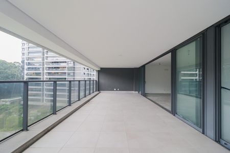 Apartamento à venda com 330m², 4 quartos e 4 vagas Apartamento à venda com 330m², 4 quartos e 4 vagasVaranda da Sala