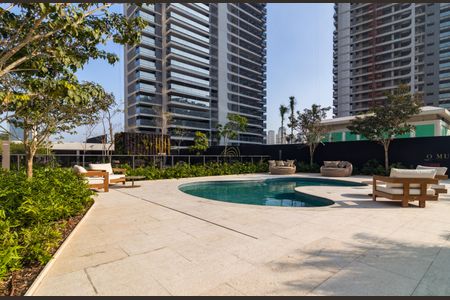 Apartamento à venda com 330m², 4 quartos e 4 vagas Apartamento à venda com 330m², 4 quartos e 4 vagasÁrea comum - Piscina