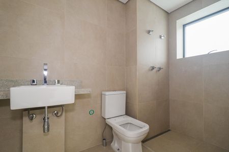 Apartamento à venda com 330m², 4 quartos e 4 vagas Apartamento à venda com 330m², 4 quartos e 4 vagasBanheiro da Suíte 4