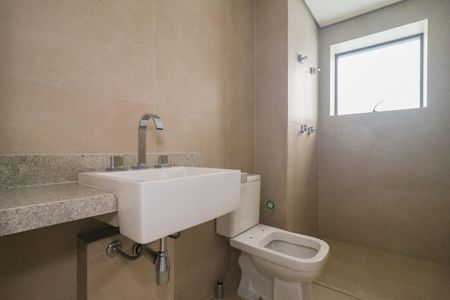 Apartamento à venda com 330m², 4 quartos e 4 vagas Apartamento à venda com 330m², 4 quartos e 4 vagasBanheiro da Suíte 3