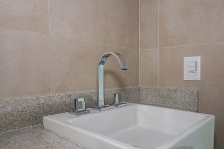 Apartamento à venda com 330m², 4 quartos e 4 vagas Apartamento à venda com 330m², 4 quartos e 4 vagasBanheiro da Suíte 2