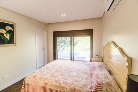 Casa de condomínio à venda com 385m², 4 quartos e 4 vagas Casa de condomínio à venda com 385m², 4 quartos e 4 vagasSuíte 2