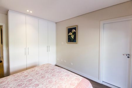 Casa de condomínio à venda com 385m², 4 quartos e 4 vagas Casa de condomínio à venda com 385m², 4 quartos e 4 vagasSuíte 2