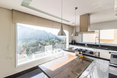 Casa de condomínio à venda com 385m², 4 quartos e 4 vagas Casa de condomínio à venda com 385m², 4 quartos e 4 vagasCozinha