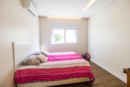 Casa de condomínio à venda com 385m², 4 quartos e 4 vagas Casa de condomínio à venda com 385m², 4 quartos e 4 vagasSuíte 3