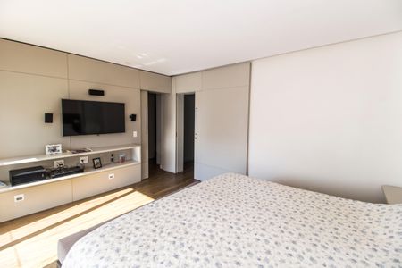 Casa de condomínio à venda com 385m², 4 quartos e 4 vagas Casa de condomínio à venda com 385m², 4 quartos e 4 vagasSuíte