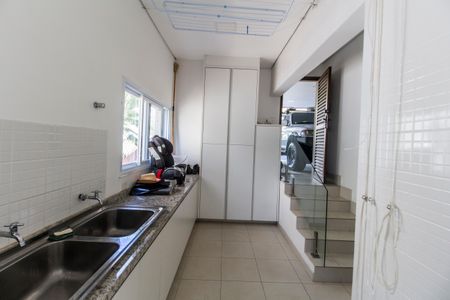 Casa de condomínio à venda com 385m², 4 quartos e 4 vagas Casa de condomínio à venda com 385m², 4 quartos e 4 vagasÁrea de Serviço