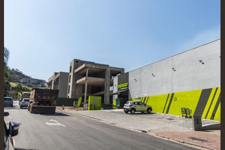Casa de condomínio à venda com 385m², 4 quartos e 4 vagas Casa de condomínio à venda com 385m², 4 quartos e 4 vagasÁrea comum