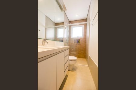 Casa de condomínio à venda com 385m², 4 quartos e 4 vagas Casa de condomínio à venda com 385m², 4 quartos e 4 vagasBanheiro da Suíte 3