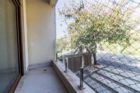 Casa de condomínio à venda com 385m², 4 quartos e 4 vagas Casa de condomínio à venda com 385m², 4 quartos e 4 vagasVaranda da Suíte 2