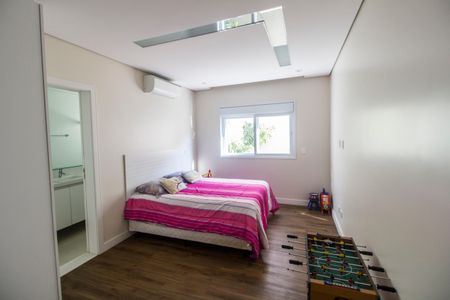 Casa de condomínio à venda com 385m², 4 quartos e 4 vagas Casa de condomínio à venda com 385m², 4 quartos e 4 vagasSuíte 3