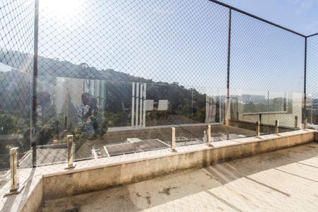 Casa de condomínio à venda com 385m², 4 quartos e 4 vagas Casa de condomínio à venda com 385m², 4 quartos e 4 vagasVaranda da Sala de Jantar