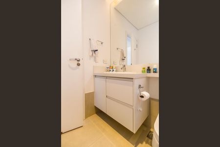 Casa de condomínio à venda com 385m², 4 quartos e 4 vagas Casa de condomínio à venda com 385m², 4 quartos e 4 vagasBanheiro da Suíte 4