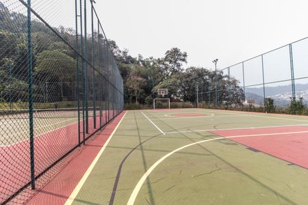 Casa de condomínio à venda com 385m², 4 quartos e 4 vagas Casa de condomínio à venda com 385m², 4 quartos e 4 vagasQuadra Esportiva