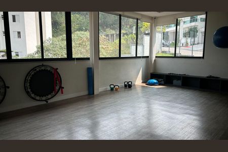 Casa de condomínio à venda com 385m², 4 quartos e 4 vagas Casa de condomínio à venda com 385m², 4 quartos e 4 vagasAcademia