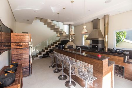 Casa de condomínio à venda com 385m², 4 quartos e 4 vagas Casa de condomínio à venda com 385m², 4 quartos e 4 vagasÁrea gourmet