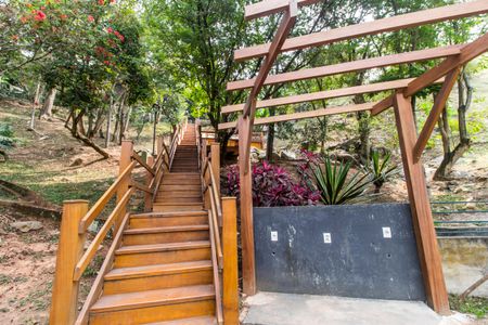 Casa de condomínio à venda com 385m², 4 quartos e 4 vagas Casa de condomínio à venda com 385m², 4 quartos e 4 vagasÁrea comum