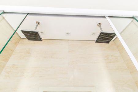 Casa de condomínio à venda com 385m², 4 quartos e 4 vagas Casa de condomínio à venda com 385m², 4 quartos e 4 vagasBanheiro da Suíte