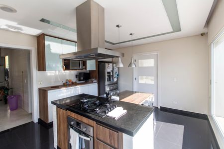 Casa de condomínio à venda com 385m², 4 quartos e 4 vagas Casa de condomínio à venda com 385m², 4 quartos e 4 vagasCozinha
