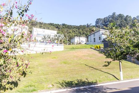 Casa de condomínio à venda com 385m², 4 quartos e 4 vagas Casa de condomínio à venda com 385m², 4 quartos e 4 vagasVista da Varanda da Suíte 2