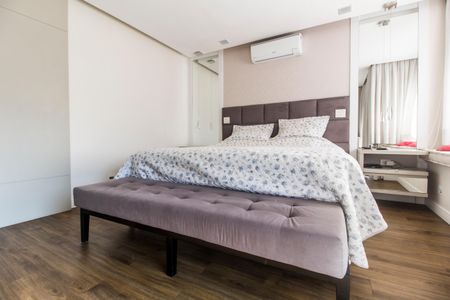 Casa de condomínio à venda com 385m², 4 quartos e 4 vagas Casa de condomínio à venda com 385m², 4 quartos e 4 vagasSuíte