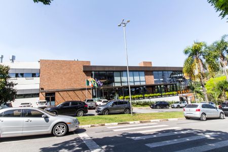 Casa de condomínio à venda com 385m², 4 quartos e 4 vagas Casa de condomínio à venda com 385m², 4 quartos e 4 vagasÁrea comum