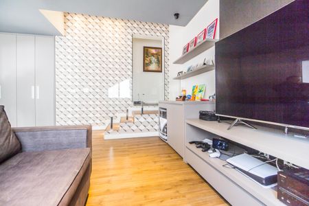 Casa de condomínio à venda com 385m², 4 quartos e 4 vagas Casa de condomínio à venda com 385m², 4 quartos e 4 vagasSala de TV