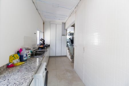 Casa de condomínio à venda com 385m², 4 quartos e 4 vagas Casa de condomínio à venda com 385m², 4 quartos e 4 vagasÁrea de Serviço