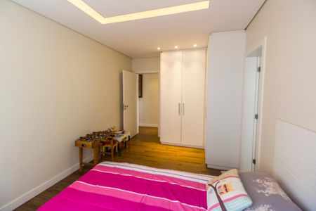 Casa de condomínio à venda com 385m², 4 quartos e 4 vagas Casa de condomínio à venda com 385m², 4 quartos e 4 vagasSuíte 3