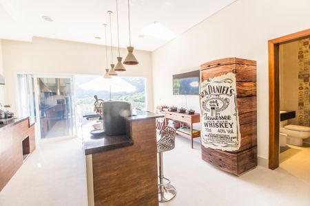 Casa de condomínio à venda com 385m², 4 quartos e 4 vagas Casa de condomínio à venda com 385m², 4 quartos e 4 vagasÁrea gourmet