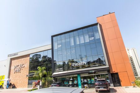 Casa de condomínio à venda com 385m², 4 quartos e 4 vagas Casa de condomínio à venda com 385m², 4 quartos e 4 vagasÁrea comum