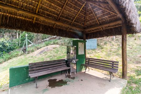 Casa de condomínio à venda com 385m², 4 quartos e 4 vagas Casa de condomínio à venda com 385m², 4 quartos e 4 vagasÁrea comum