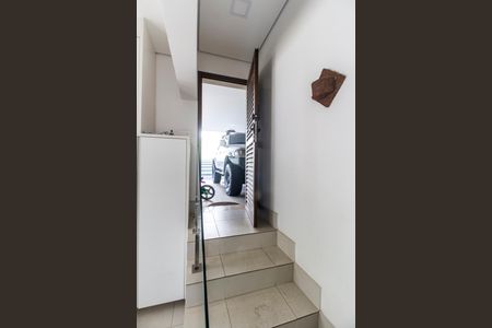 Casa de condomínio à venda com 385m², 4 quartos e 4 vagas Casa de condomínio à venda com 385m², 4 quartos e 4 vagasEntrada