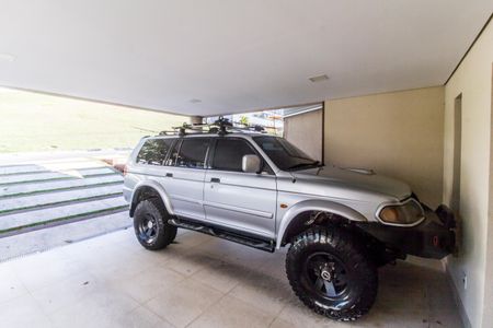 Casa de condomínio à venda com 385m², 4 quartos e 4 vagas Casa de condomínio à venda com 385m², 4 quartos e 4 vagasGaragem