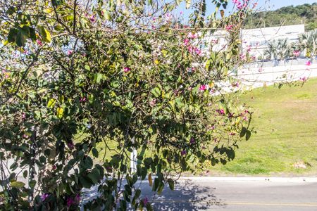 Casa de condomínio à venda com 385m², 4 quartos e 4 vagas Casa de condomínio à venda com 385m², 4 quartos e 4 vagasVista da Varanda da Suíte 2