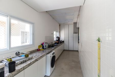 Casa de condomínio à venda com 385m², 4 quartos e 4 vagas Casa de condomínio à venda com 385m², 4 quartos e 4 vagasÁrea de Serviço