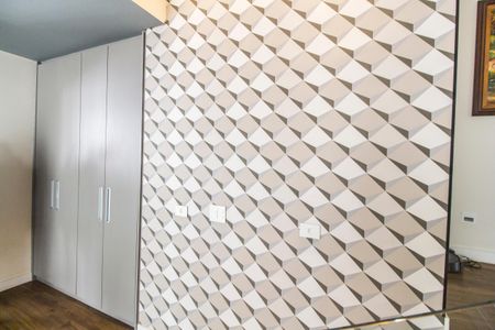 Casa de condomínio à venda com 385m², 4 quartos e 4 vagas Casa de condomínio à venda com 385m², 4 quartos e 4 vagasSala de TV