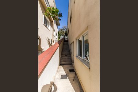 Casa de condomínio à venda com 385m², 4 quartos e 4 vagas Casa de condomínio à venda com 385m², 4 quartos e 4 vagasÁrea comum