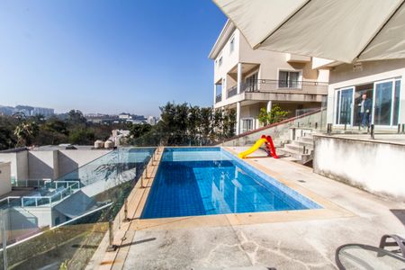 Casa de condomínio à venda com 385m², 4 quartos e 4 vagas Casa de condomínio à venda com 385m², 4 quartos e 4 vagasÁrea comum