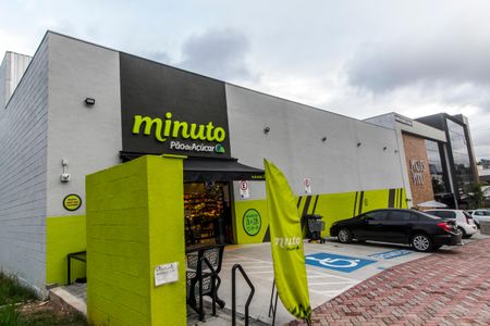 Casa de condomínio à venda com 385m², 4 quartos e 4 vagas Casa de condomínio à venda com 385m², 4 quartos e 4 vagasÁrea comum