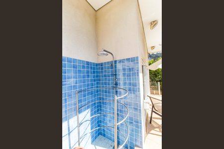 Casa de condomínio à venda com 385m², 4 quartos e 4 vagas Casa de condomínio à venda com 385m², 4 quartos e 4 vagasÁrea comum