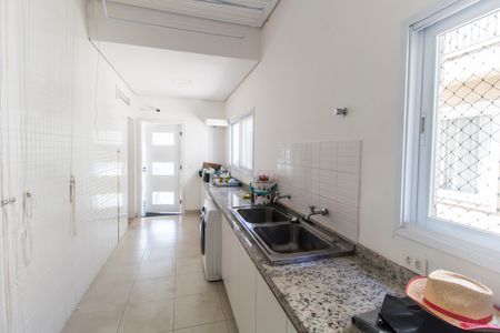 Casa de condomínio à venda com 385m², 4 quartos e 4 vagas Casa de condomínio à venda com 385m², 4 quartos e 4 vagasÁrea de Serviço
