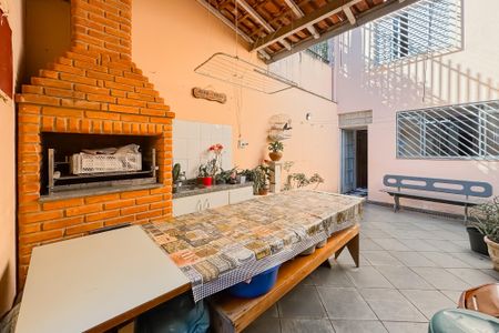 Casa à venda com 194m², 3 quartos e 2 vagas Casa à venda com 194m², 3 quartos e 2 vagasÁrea Externa e Churrasqueira