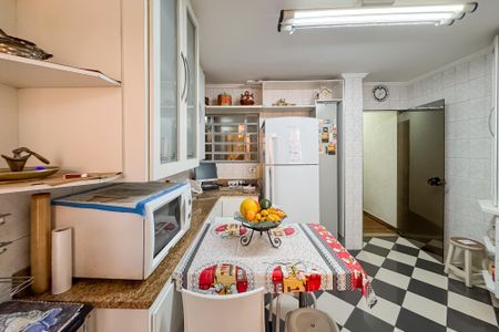 Casa à venda com 194m², 3 quartos e 2 vagas Casa à venda com 194m², 3 quartos e 2 vagasCozinha