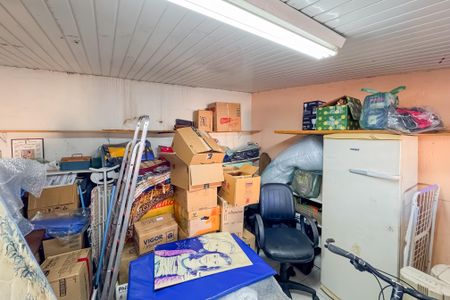 Casa à venda com 194m², 3 quartos e 2 vagas Casa à venda com 194m², 3 quartos e 2 vagasEdícula - Depósito